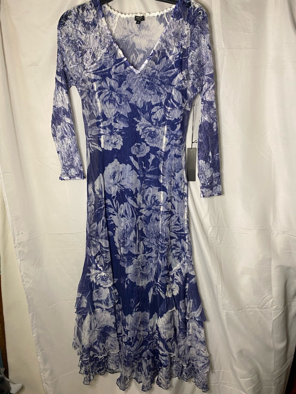 NWT Komarov Chiffon Crinkle Satin Floral Blue and White Dress